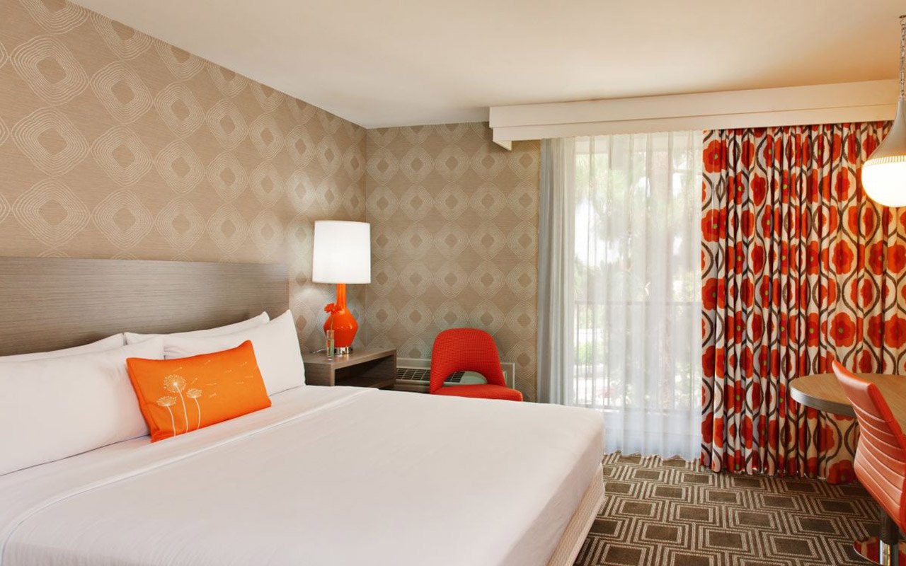 Deluxe King Accessible